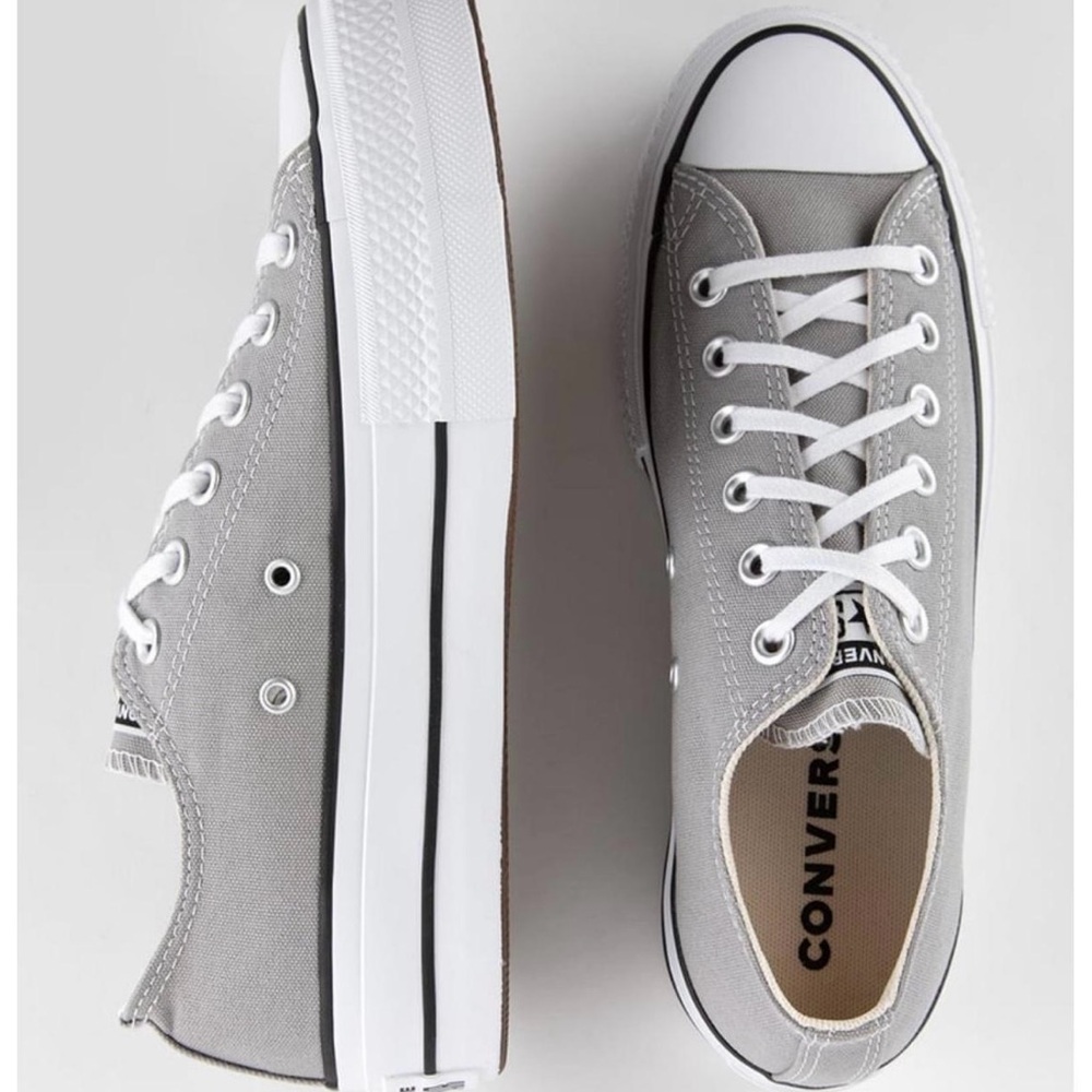 Converse all star platform low top converse! Size 7.5